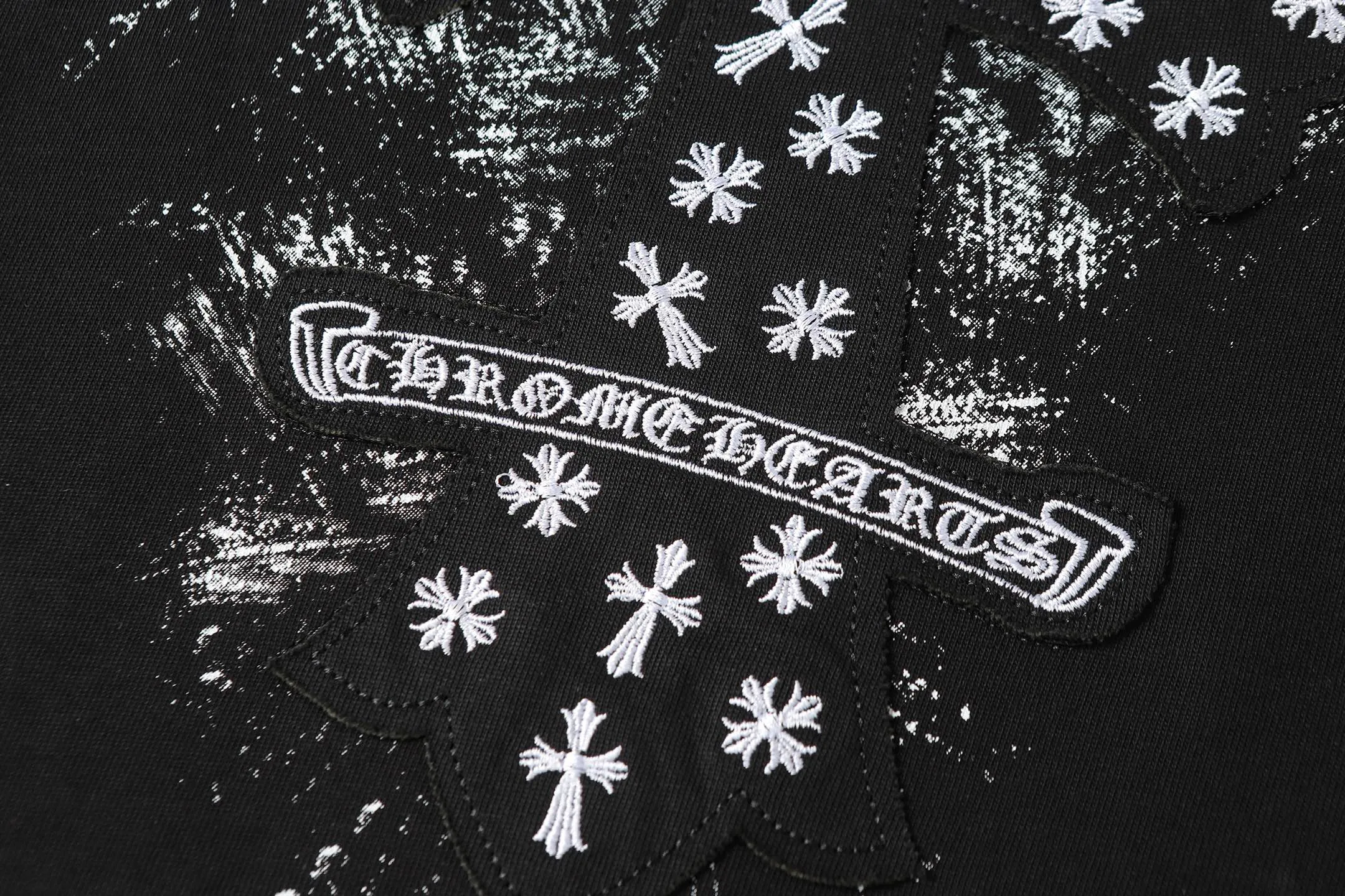 P150 💰 Actual pictures [High-end quality] Code: 8915# Color: Black White Size: S to XXL 2026ss Internet celebrity cross 🔥New Chrome Hearts 320g customized fabric Chrome heart round neck short sleeves 🔥Cross burnt appliqué embroidered men and women loose version